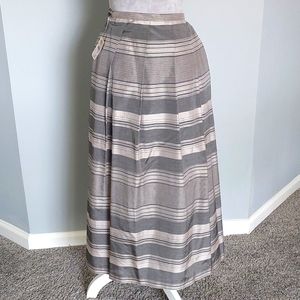 NWT Talbots cotton/silk blend gray pleated skirt. Size 10 petite